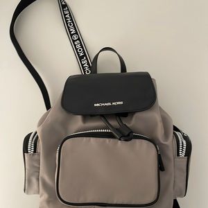 Selling my gently used Michael Kors Bag